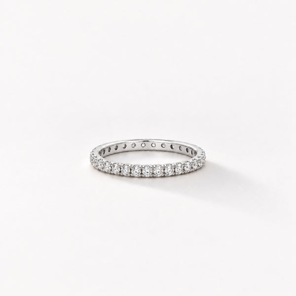 Light Eternity Diamant Ring – 18k Weissgold, Vollbesatz 100%, repräsentative Schienenbreite
