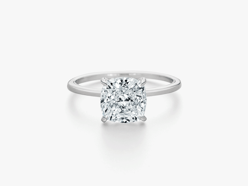 SIGNATURE Cushion Cut Verlobungsring mit Diamant in 4-Krappenfassung