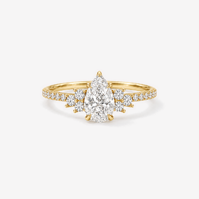 CINDERELLA Pear Pavé Verlobungsring – gelbgold Frontansicht, Hauptdiamant 0.70 ct