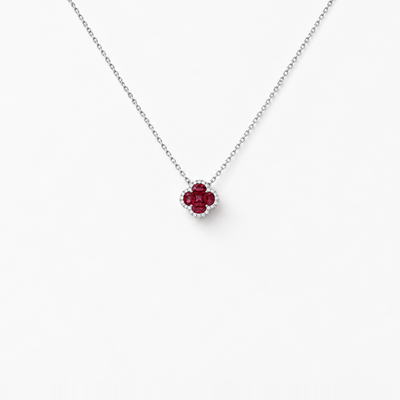 GISELLE Legacy of Elegance Halskette Petite - rote Rubinen in 18k Weissgold, Halskette mit Kleeblatt-Motiv