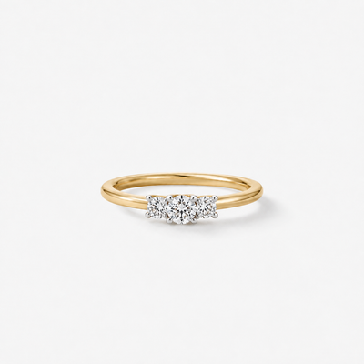GISELLE PETITE TRILOGY Verlobungsring aus 18k Gelbgold und Weissgold mit drei natürlichen Brillanten, Frontansicht