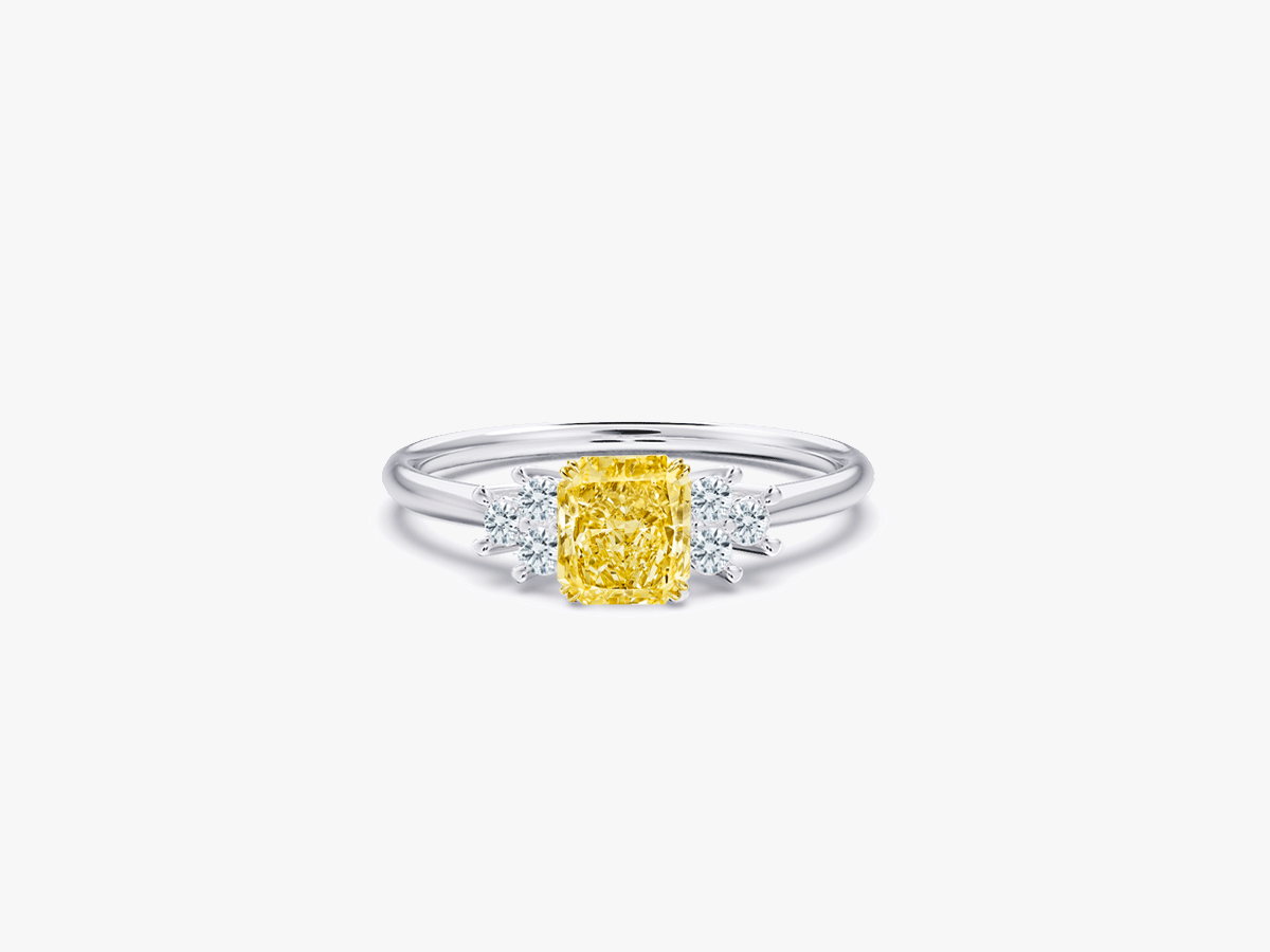 0.60ct Fancy Yellow Cushion Cut CINDERELLA Bague de fiançailles