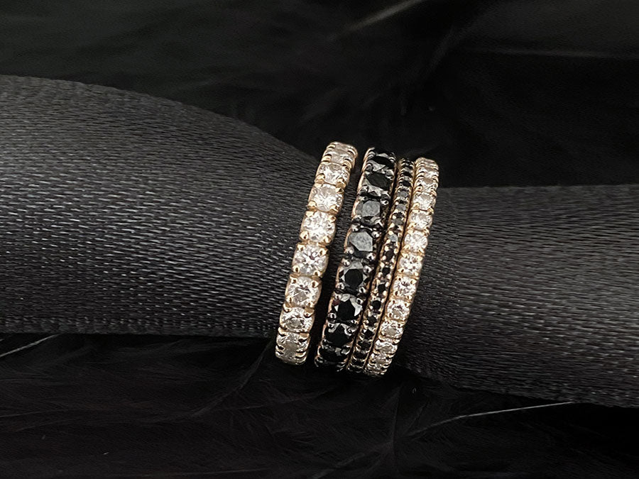 NAOMI schwarze Diamanten Eternity Ring