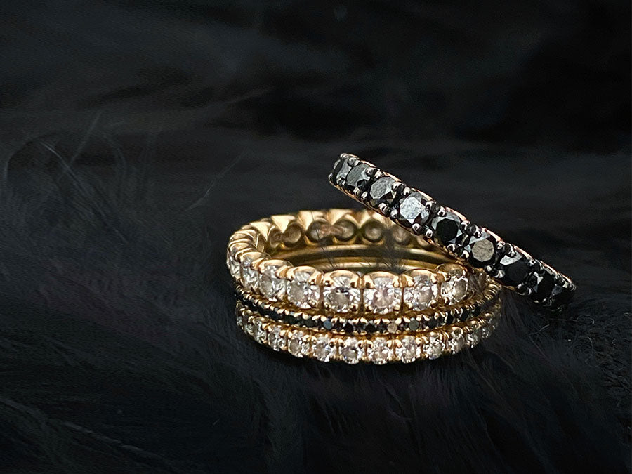 NAOMI schwarze Diamanten Eternity Ring